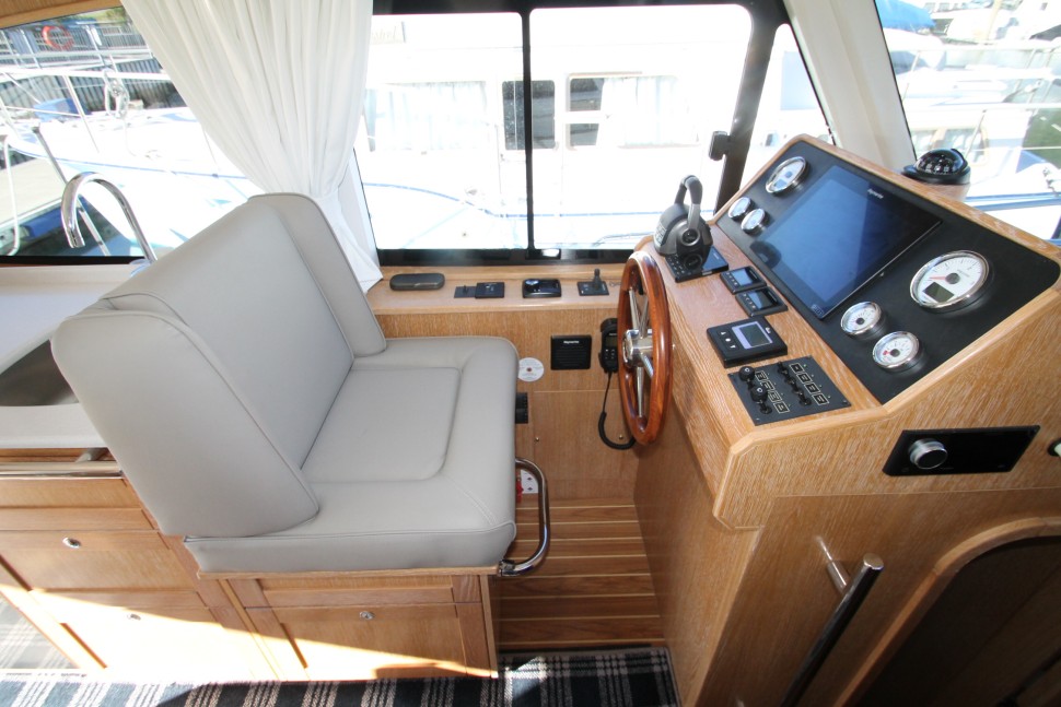 Menorquin 13 Helm seat