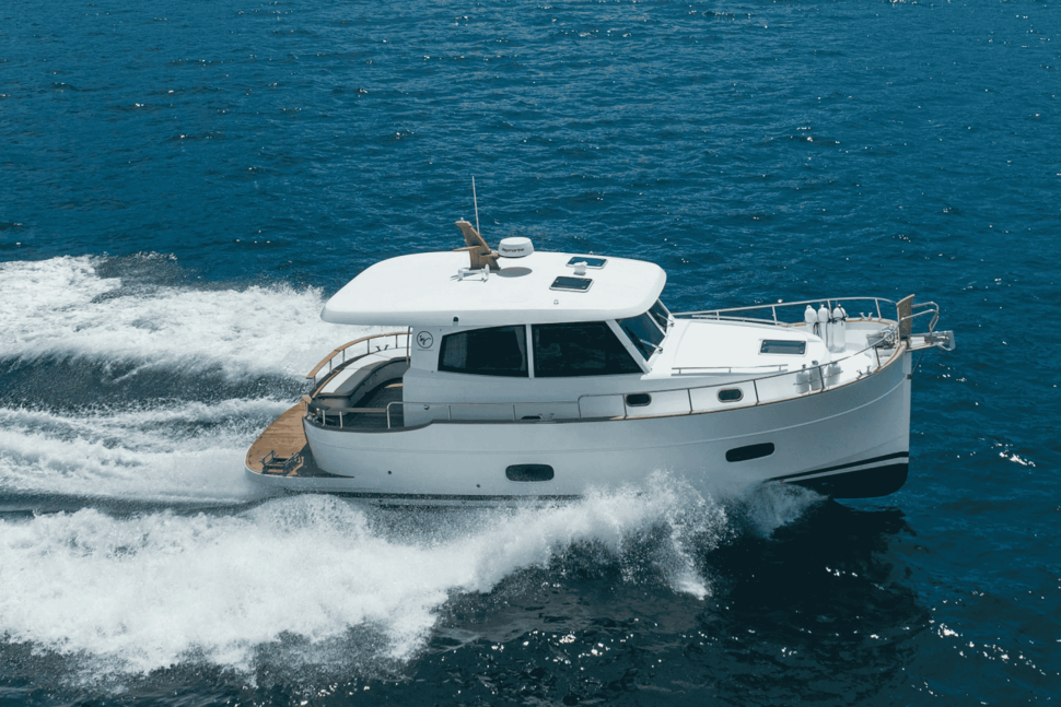 Menorquin 34 at speed