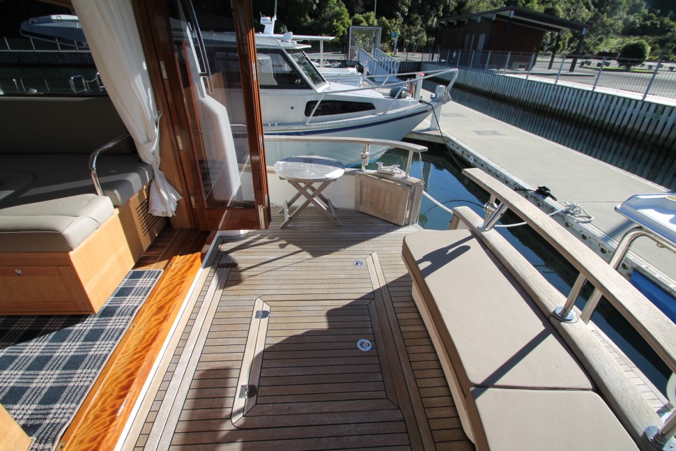 Menorquin 8 Cockpit stbd.jpg