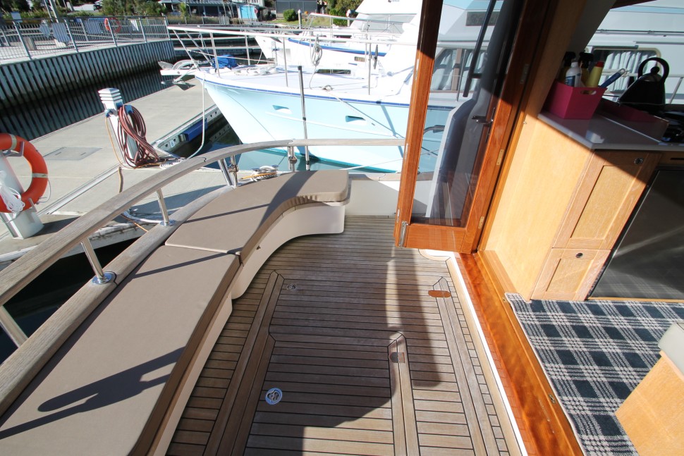 Menorquin 9 Cockpit port