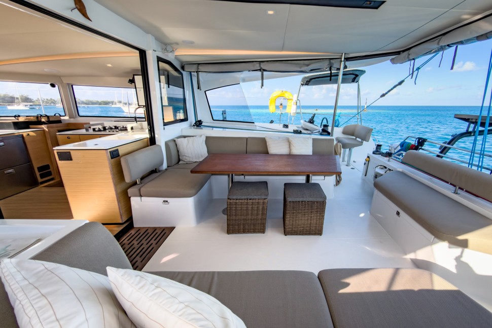NAUTITECH 44 OPEN OWNER 3 CABIN 11