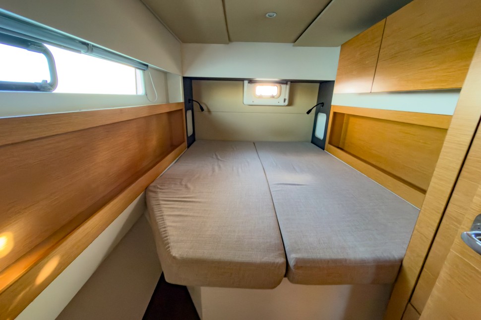 NAUTITECH OPEN 40 OWNER 4 CABINS 13