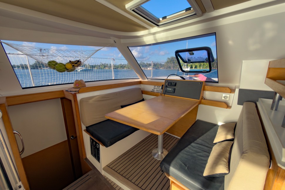 NAUTITECH OPEN 40 OWNER 4 CABINS 14