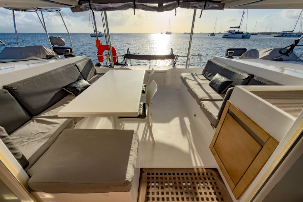 NAUTITECH OPEN 40 OWNER 4 CABINS 15