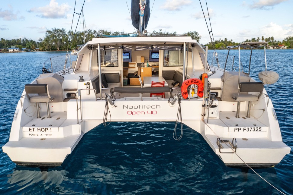 NAUTITECH OPEN 40 OWNER 4 CABINS 6