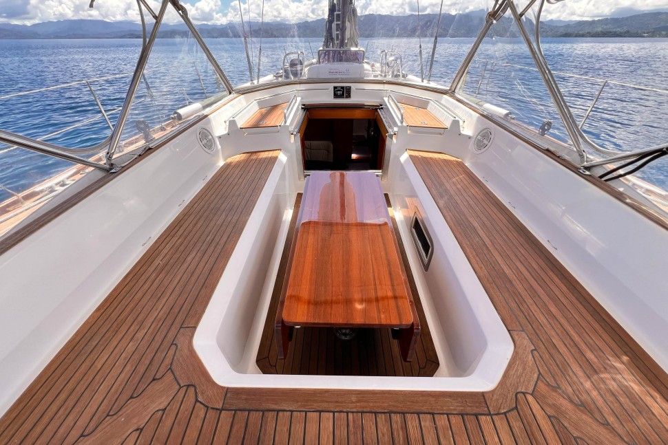 NAUTOR SWAN 60 9 COCKPIT