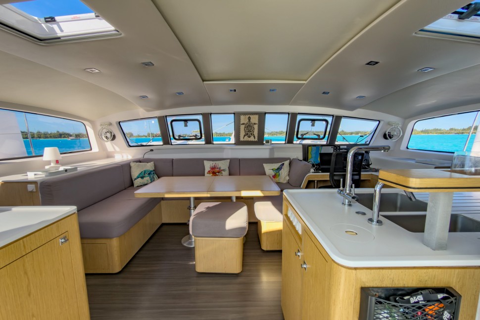 OUTREMER 51 12 interior