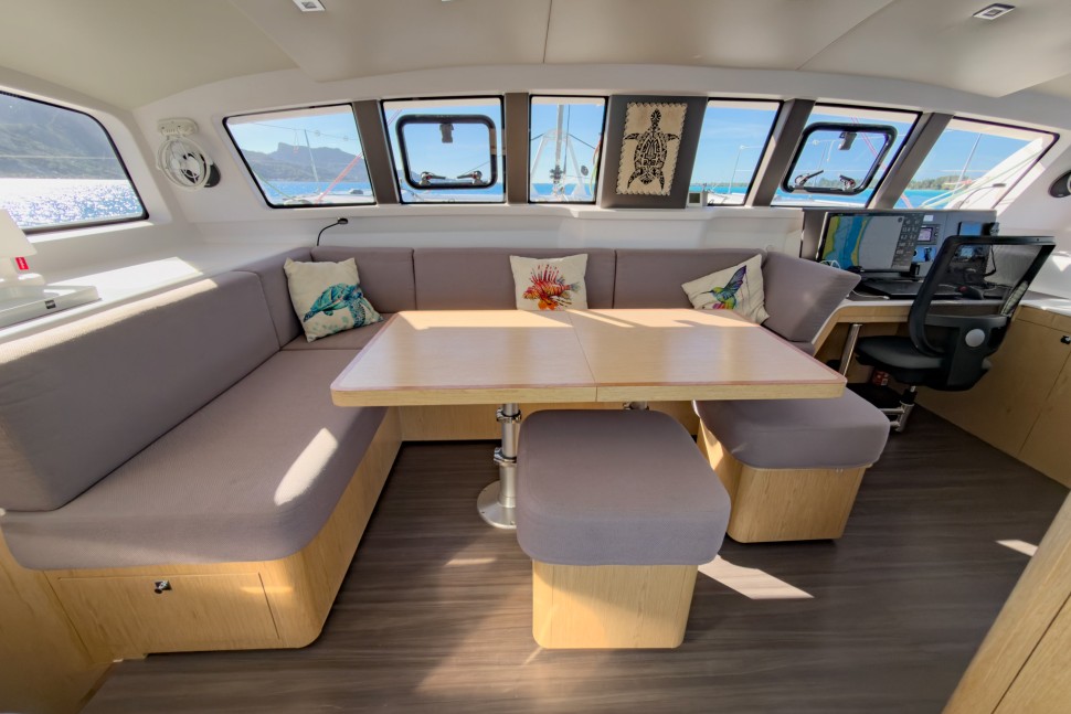 OUTREMER 51 18 interior