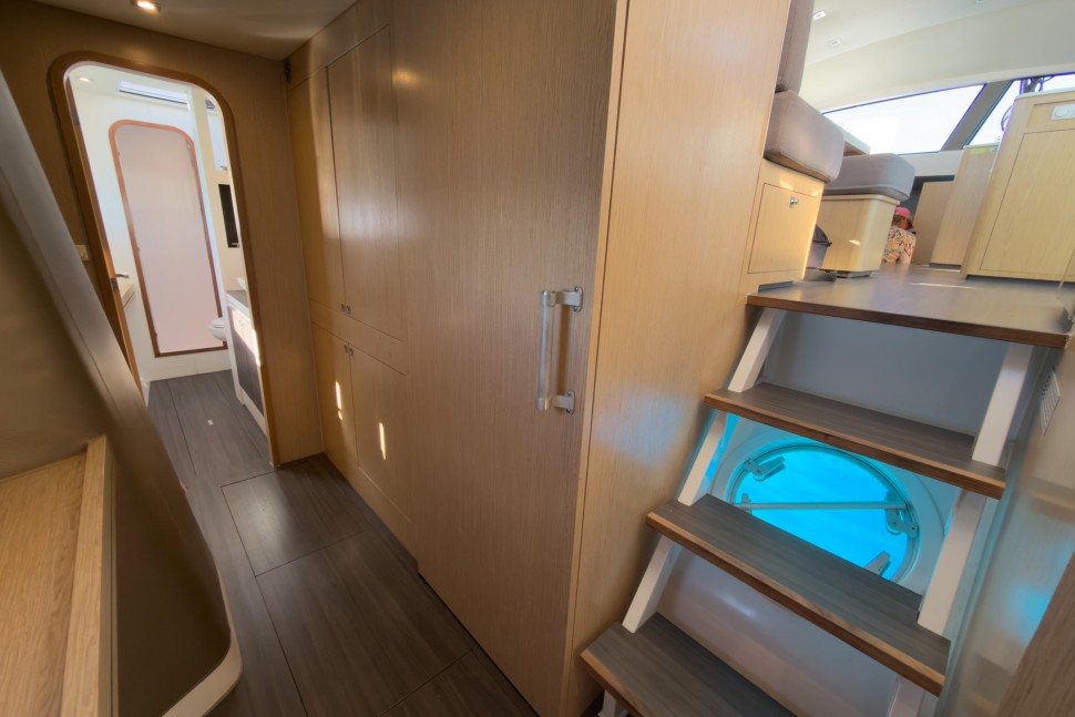 OUTREMER 51 24 interior
