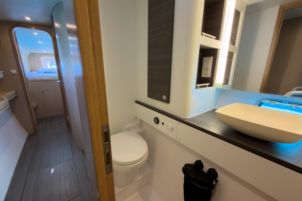 OUTREMER 51 28 interior