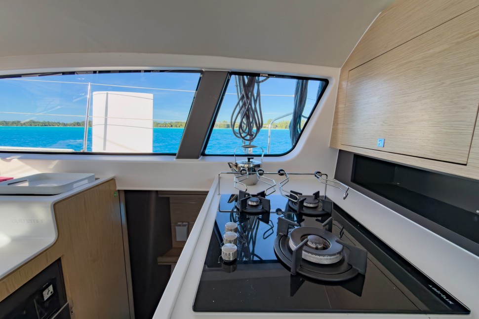 OUTREMER 51 30 interior