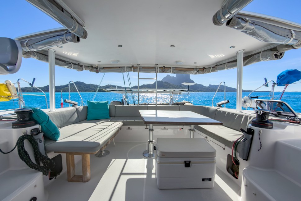 OUTREMER 51 4 exterior