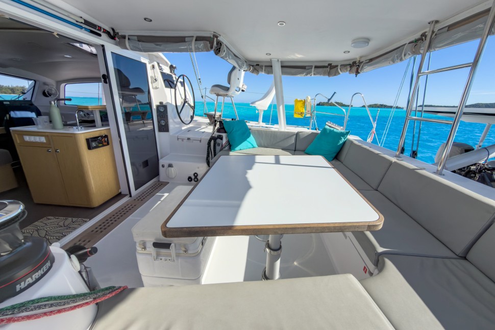 OUTREMER 51 5 exterior