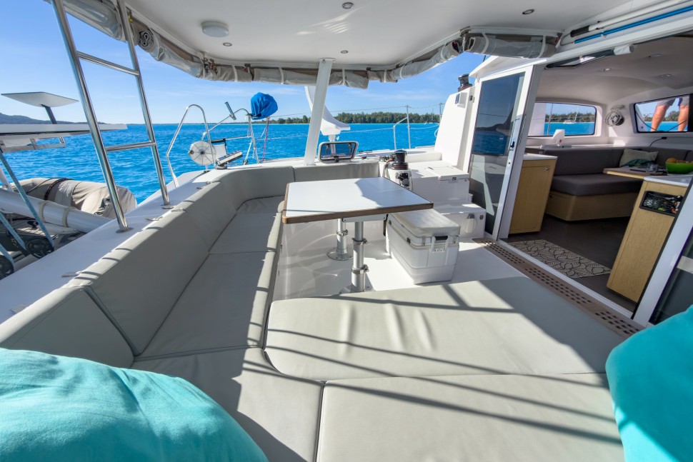 OUTREMER 51 6 exterior