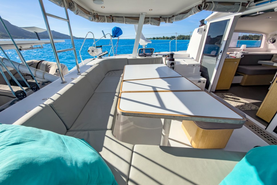 OUTREMER 51 7 exterior
