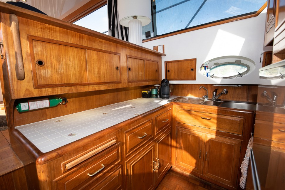 Ocean Alexander 46 Xanthe 14 galley