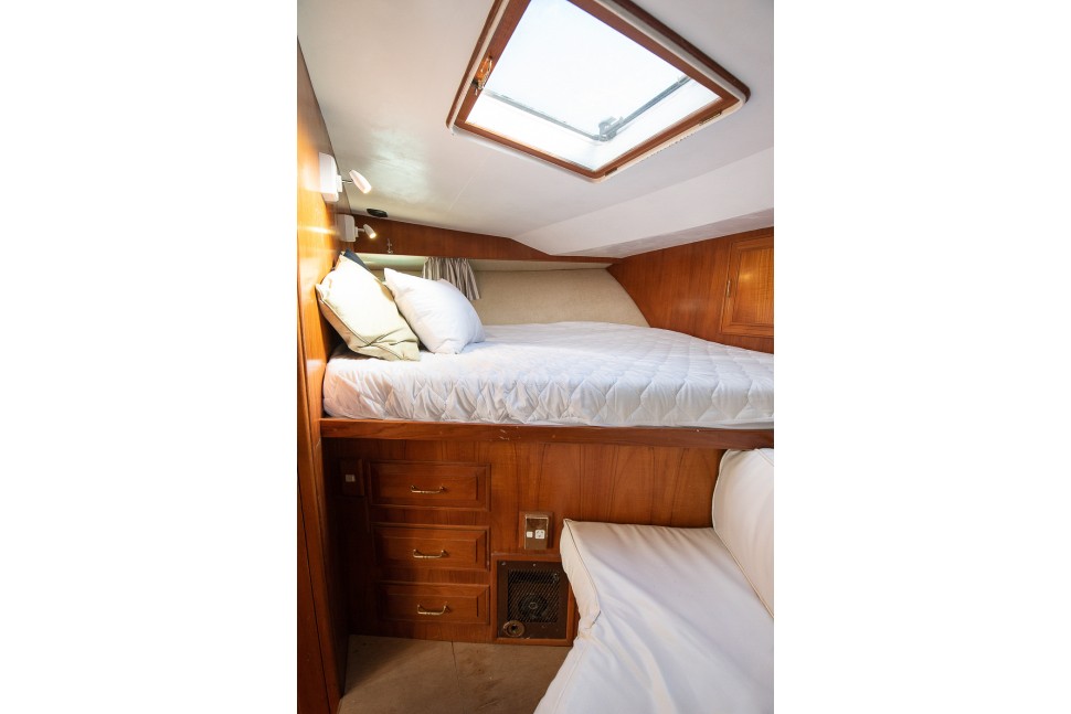 Ocean Alexander 46 Xanthe 16 cabin
