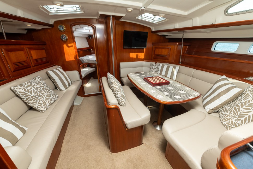 Oceanis Clipper 473 13 Saloon