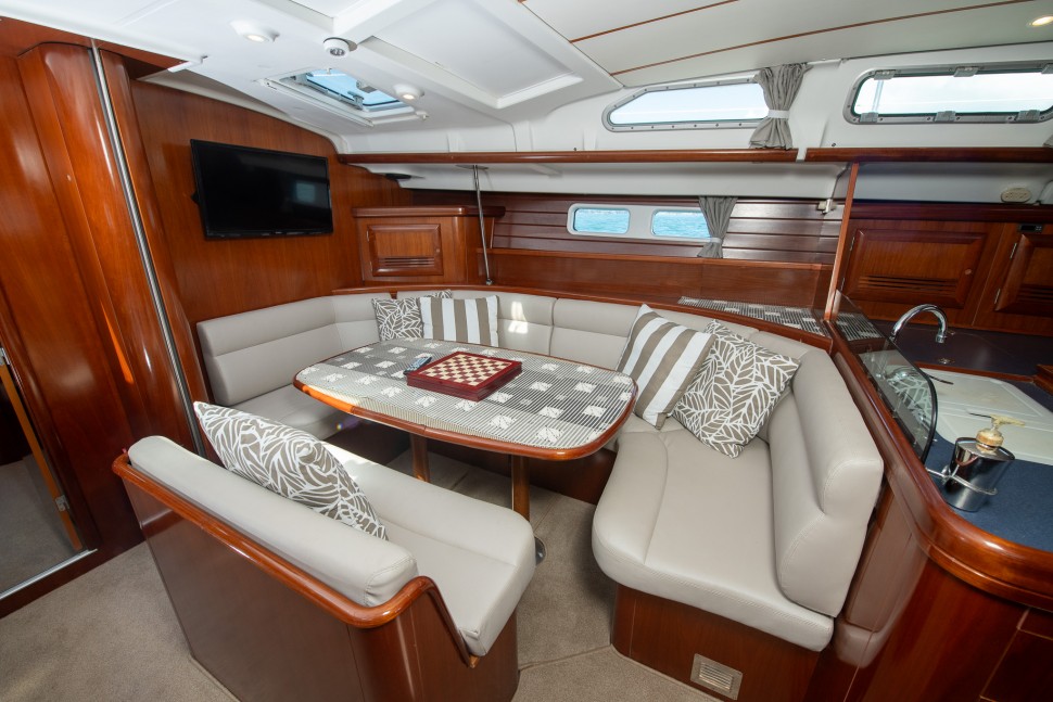 Oceanis Clipper 473 14 Saloon