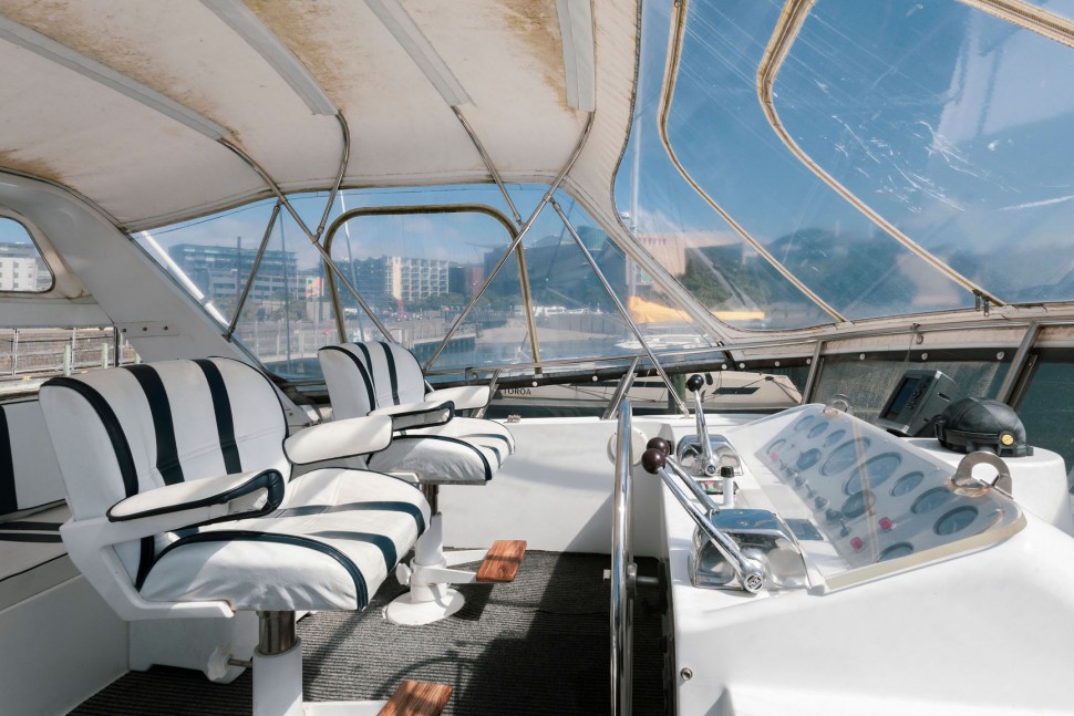 Oceans Alexander 17 Flybridge seating