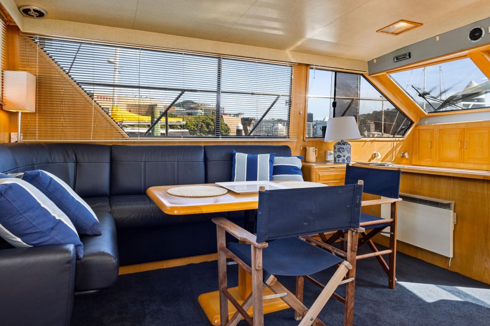 Oceans Alexander 3 Saloon port.jpg