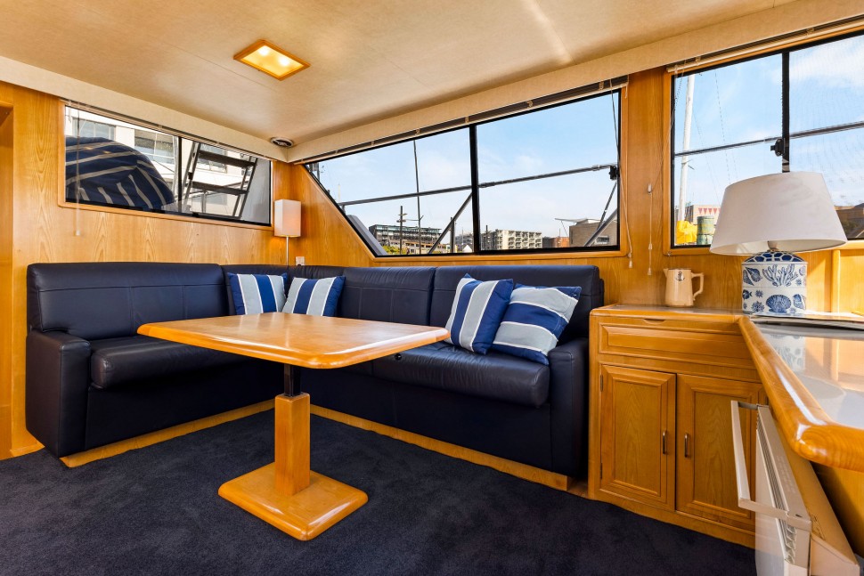 Oceans Alexander 4 Dinette.jpg