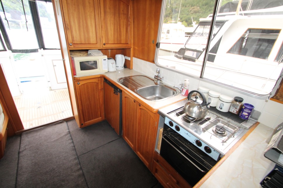 Pelin Crusader 12 saloon port aft