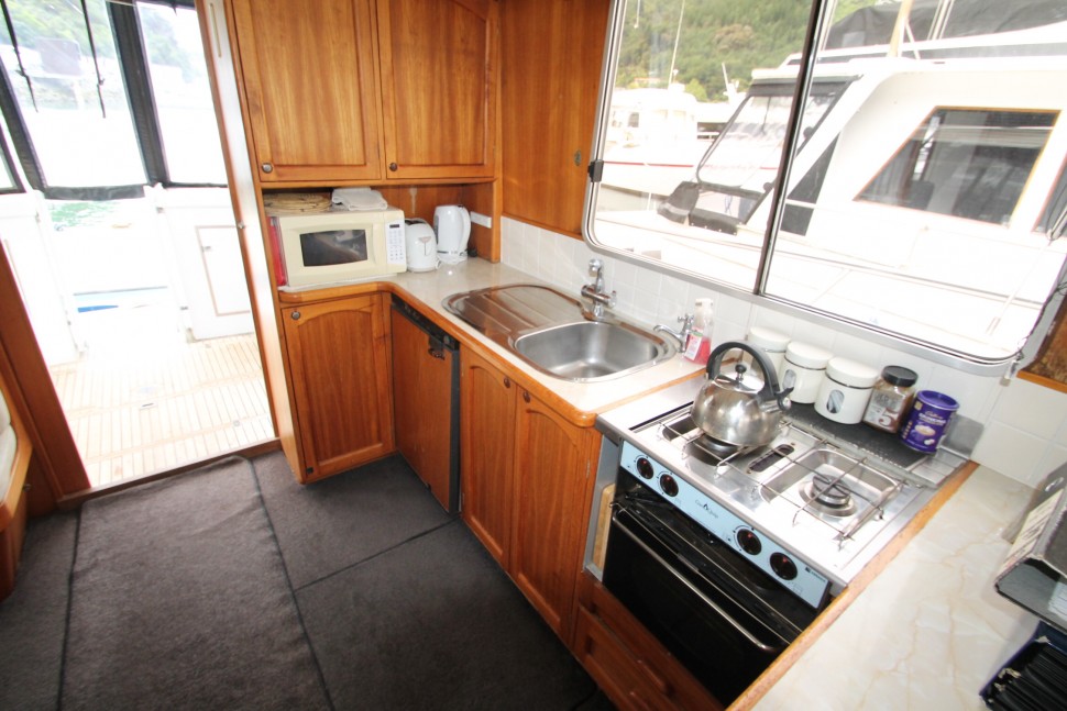 Pelin Crusader 12 saloon port aft2