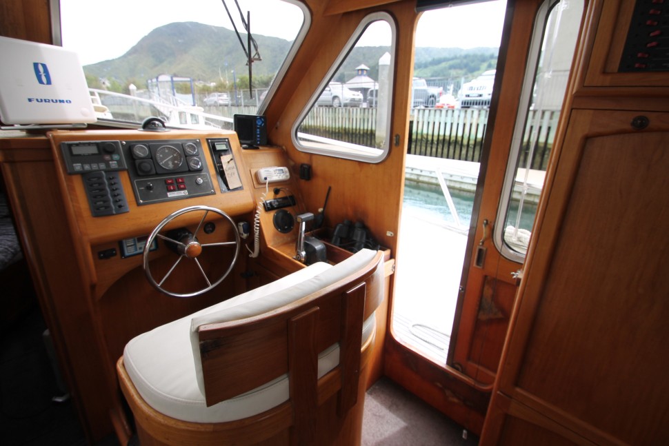 Pelin Crusader 14 helm door