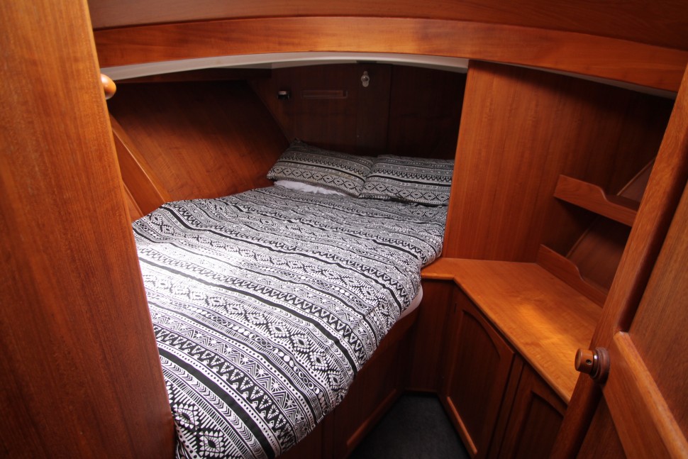 Pelin Crusader 15 owners cabin2