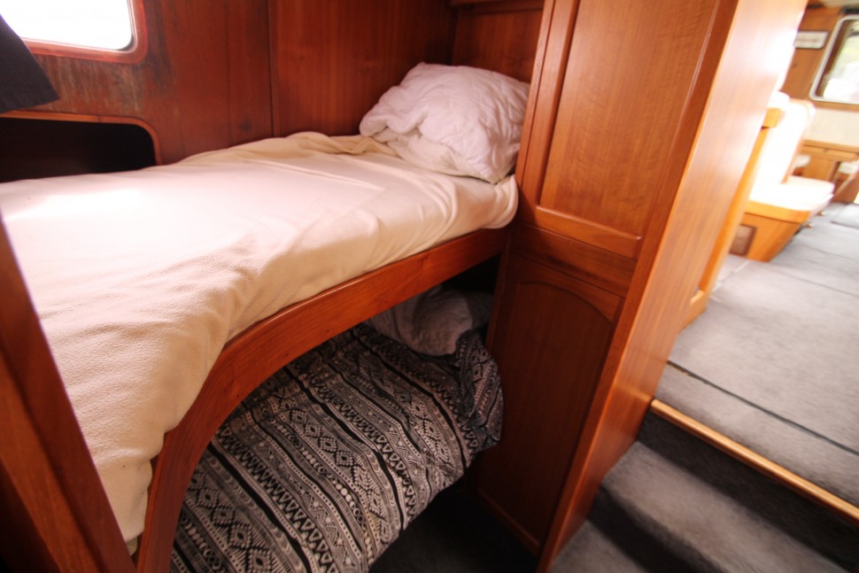 Pelin Crusader 17 guest cabin2
