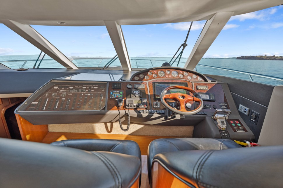 Princess 57 12 Helm