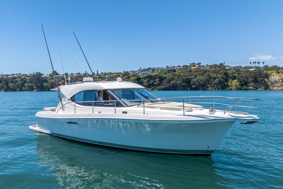 Riviera 3600 008 exterior