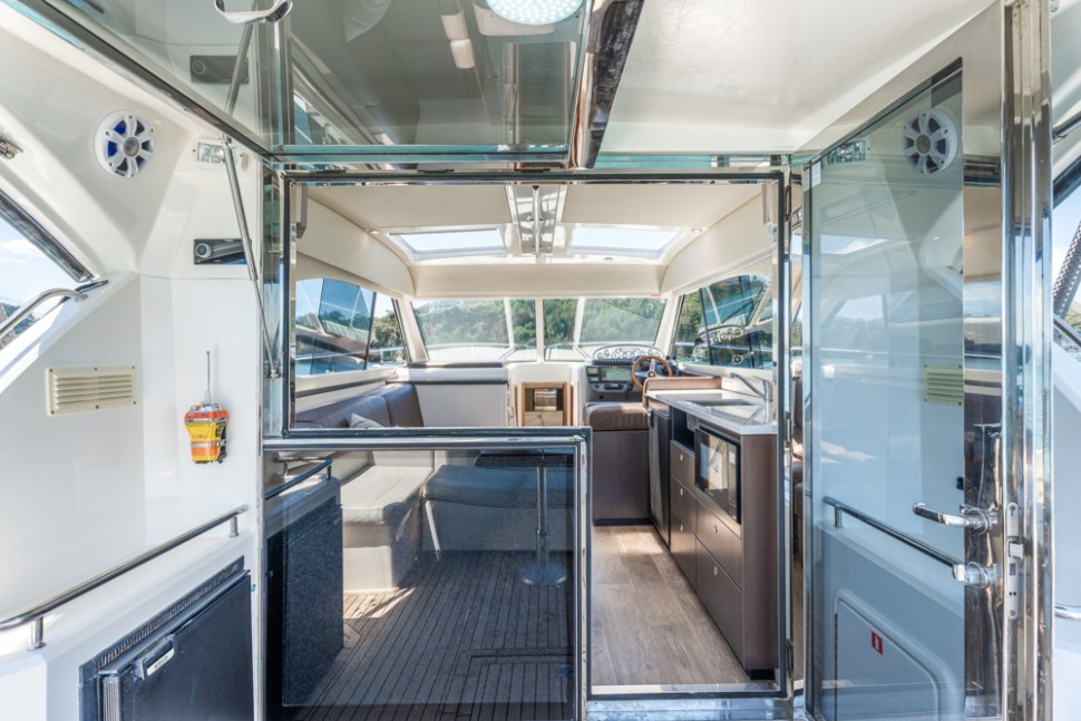 Riviera 3600 012 aft saloon