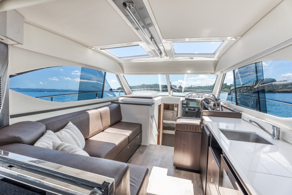 Riviera 3600 013 saloon