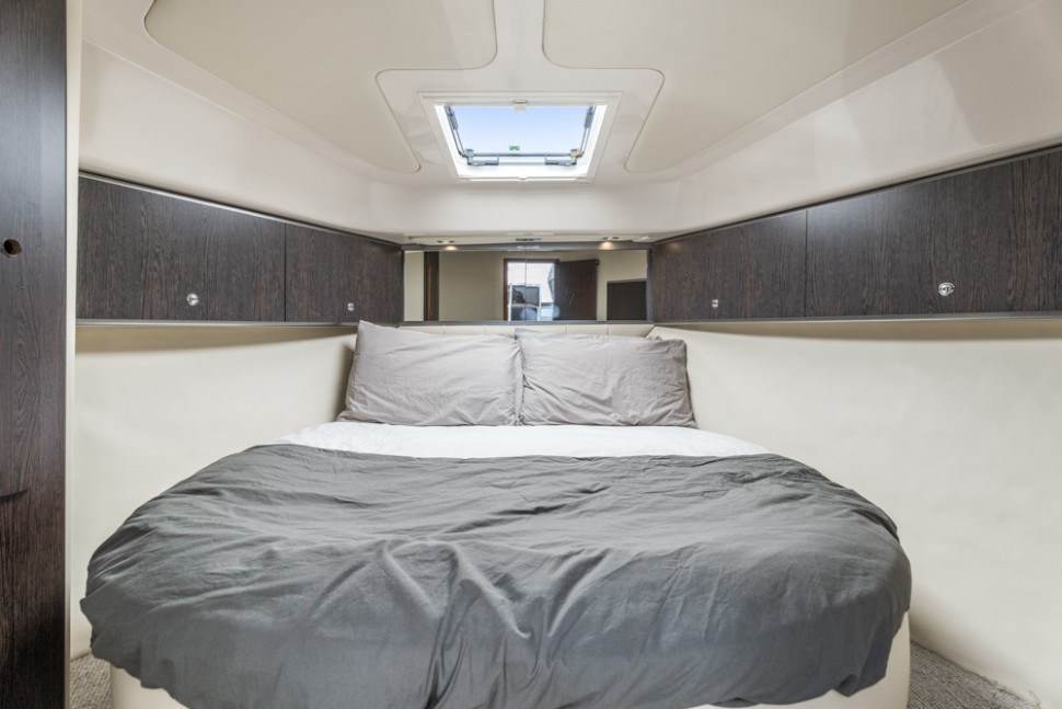 Riviera 3600 018 master cabin