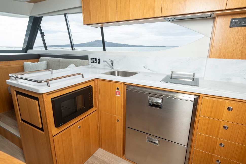Riviera 395 Hey Jude 16 Galley