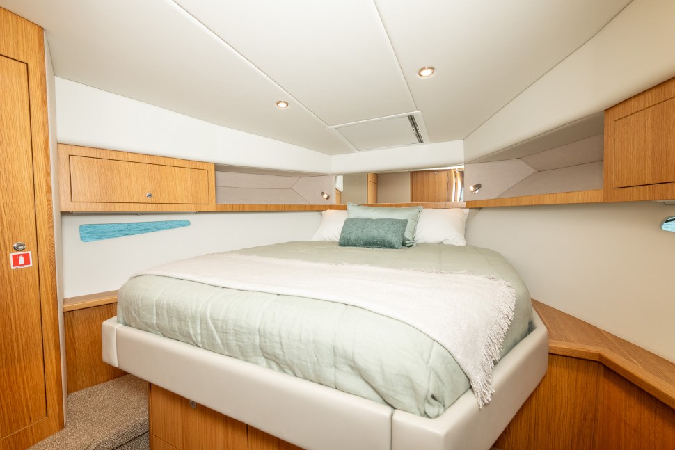 Riviera 395 Hey Jude 17 Master Cabin