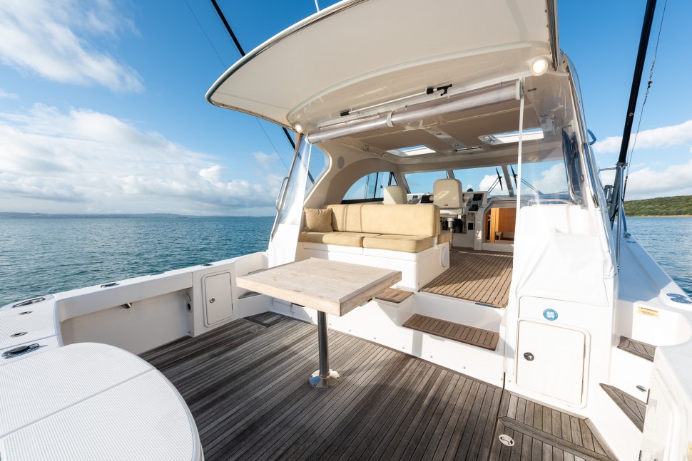 Riviera 43 Offshore 11 Cockpit Forward