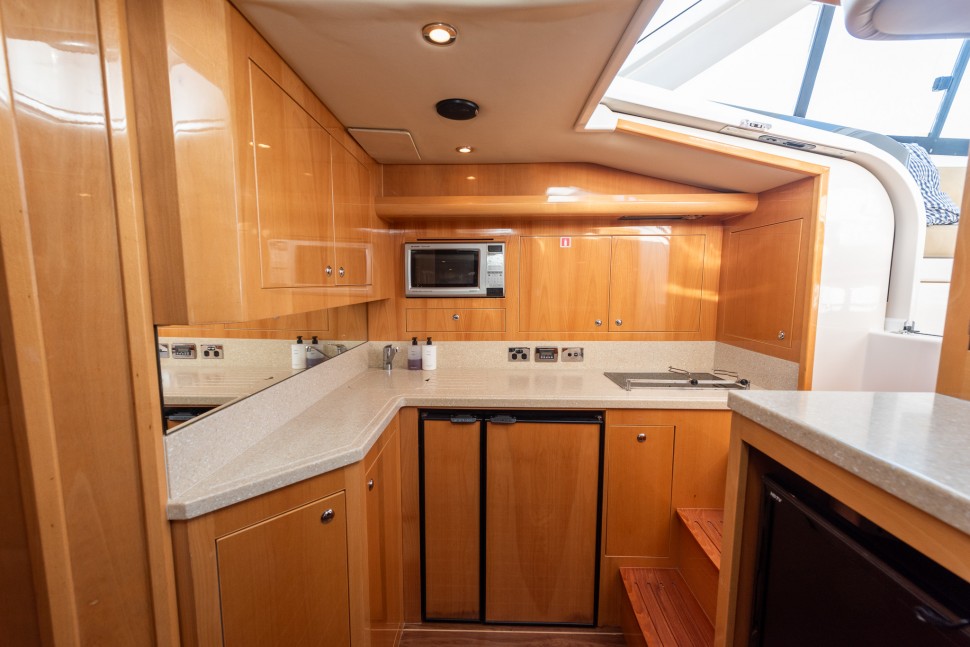 Riviera 43 Offshore 14 Galley