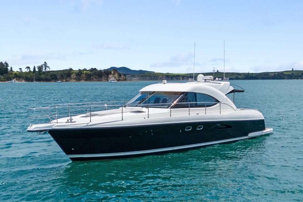 Riviera 4700 5 Exterior Port