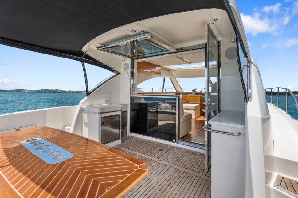 Riviera 4700 7 Cockpit