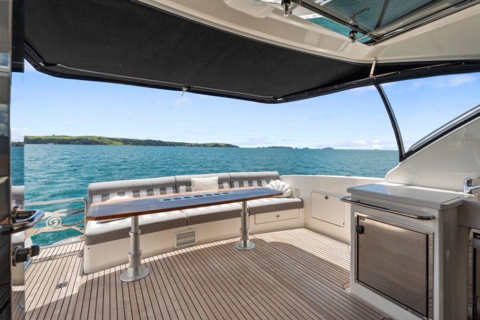 Riviera 4700 8 Cockpit