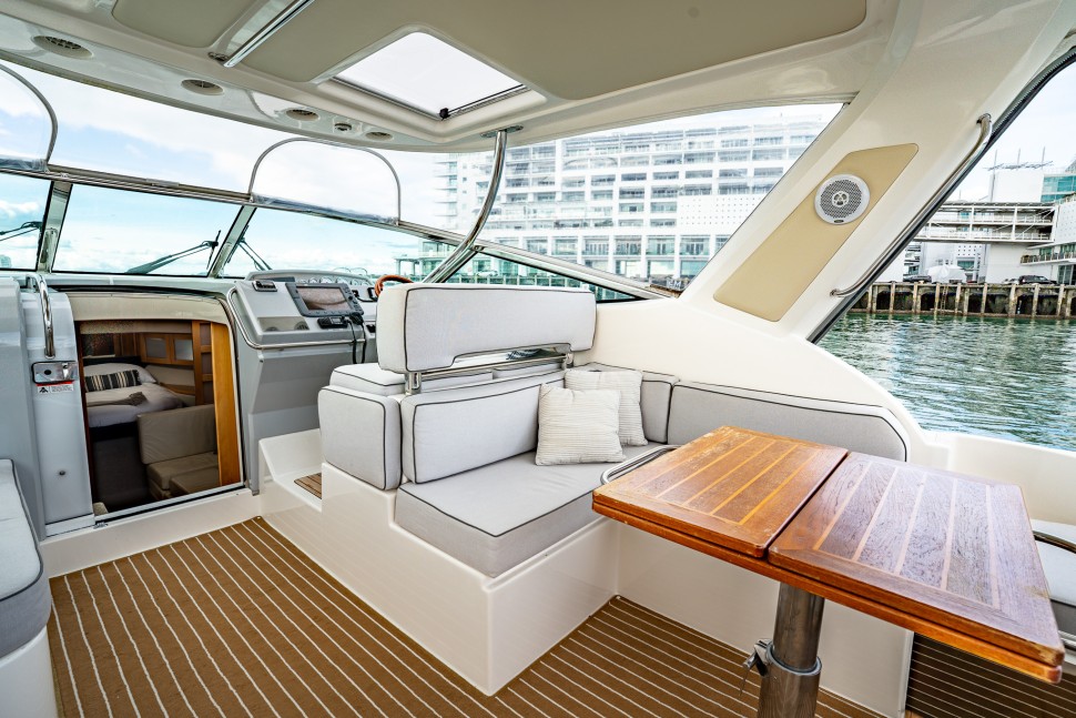 Riviera M400 Ne Kadar 10 Cockpit