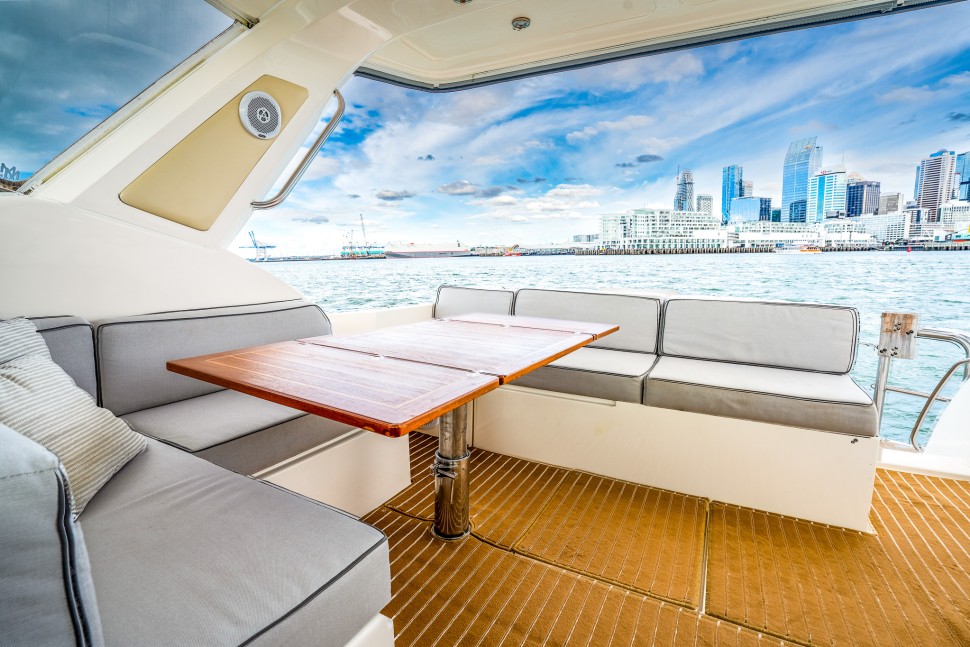 Riviera M400 Ne Kadar 11 Cockpit seating