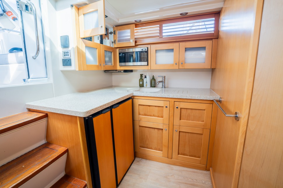 Riviera M400 Ne Kadar 12 Galley