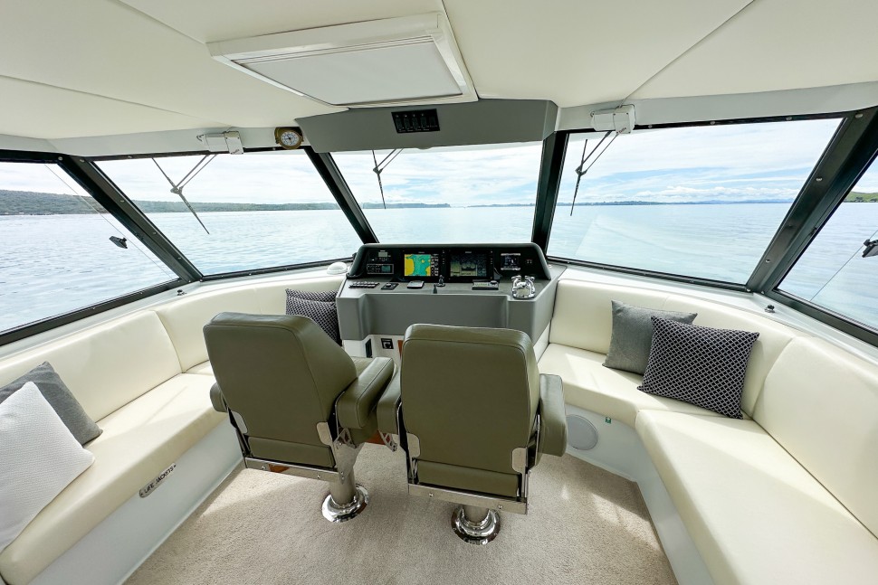 Roger Hill 16m 12 helm station