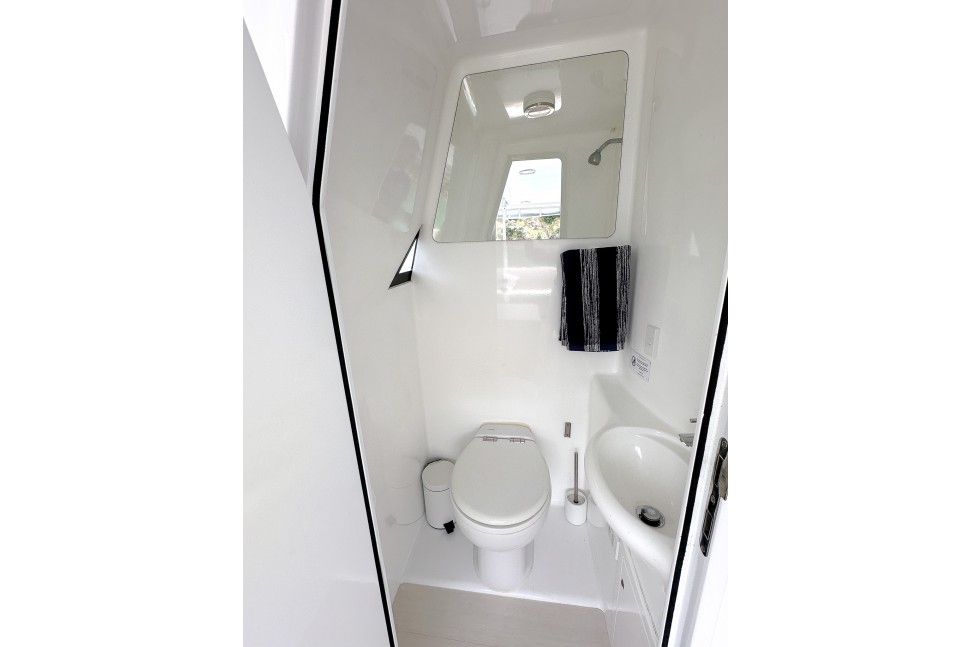 Roger Hill 16m 19 head cockpit