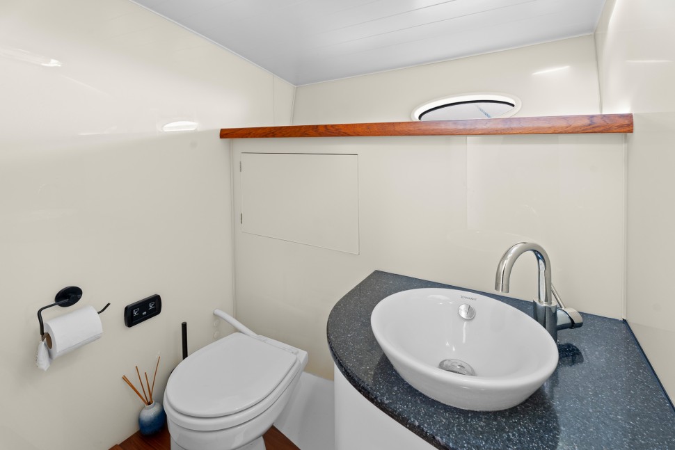 Salthouse 37 19 Head