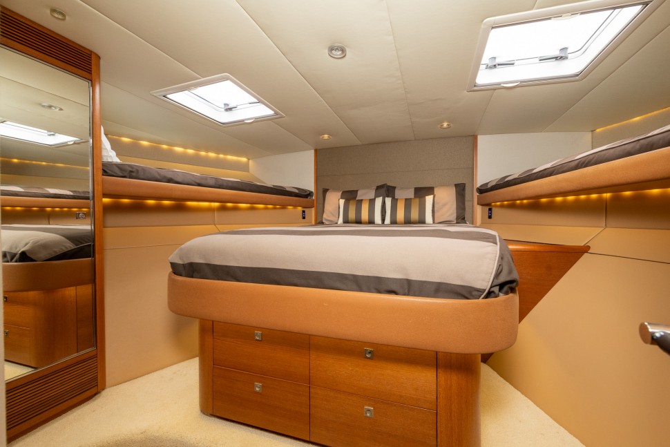 Salthouse 68 Ekara 11